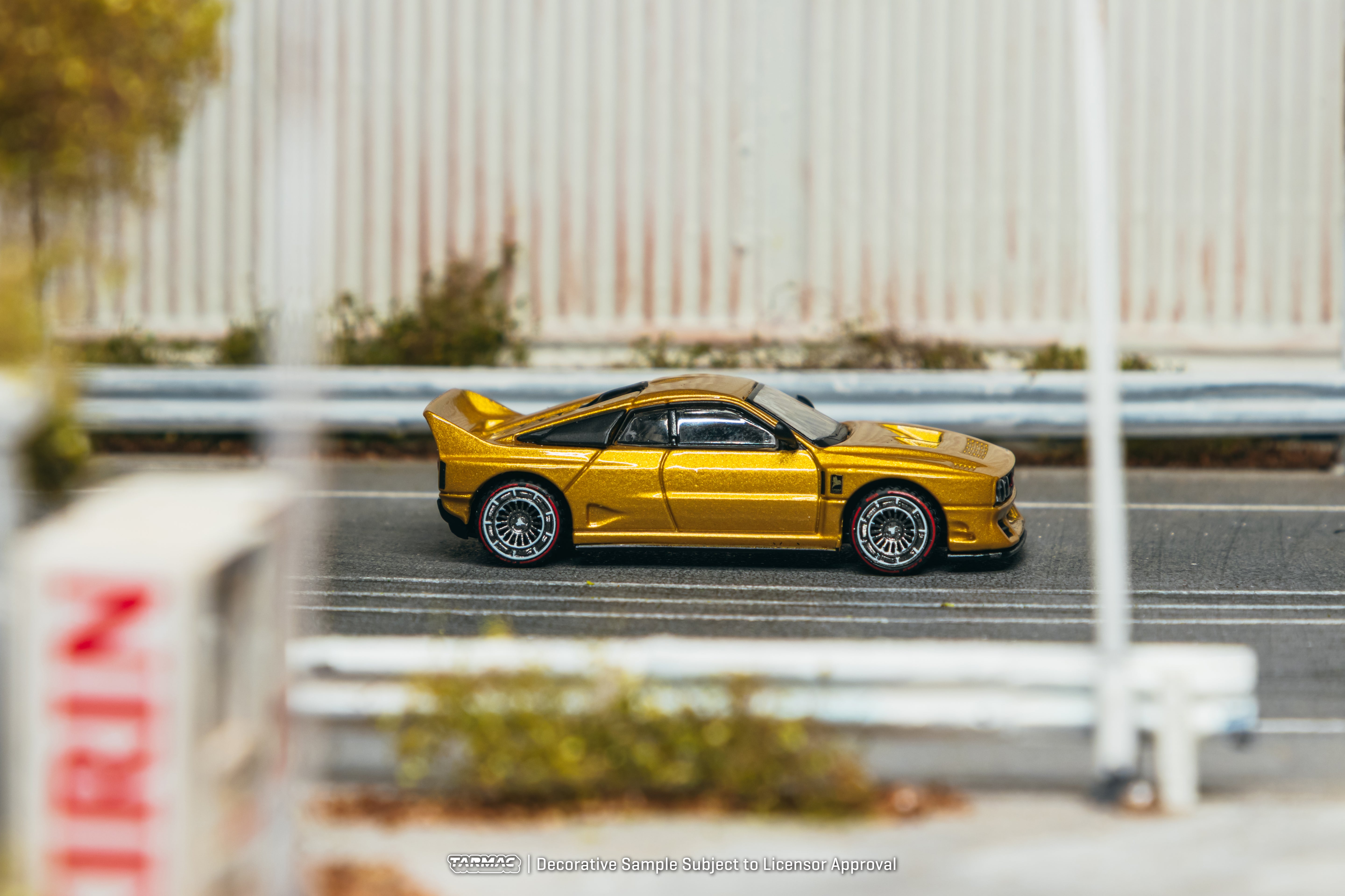 Tarmac Works Global64 — Kimera EVO38 (Gold)