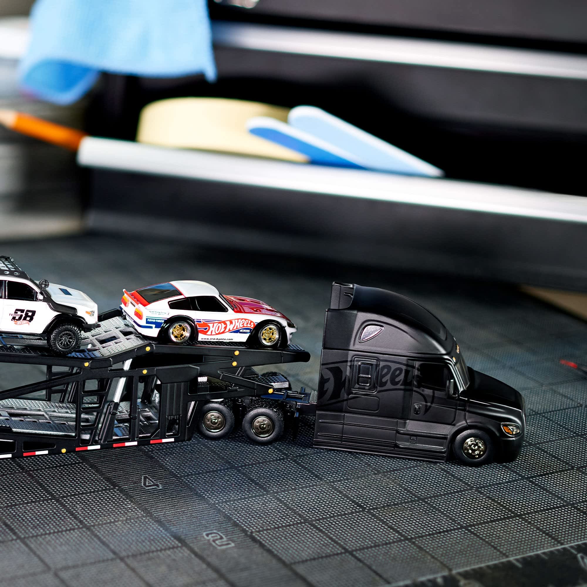 Hot Wheels Elite 64 Freightliner Cascadia
