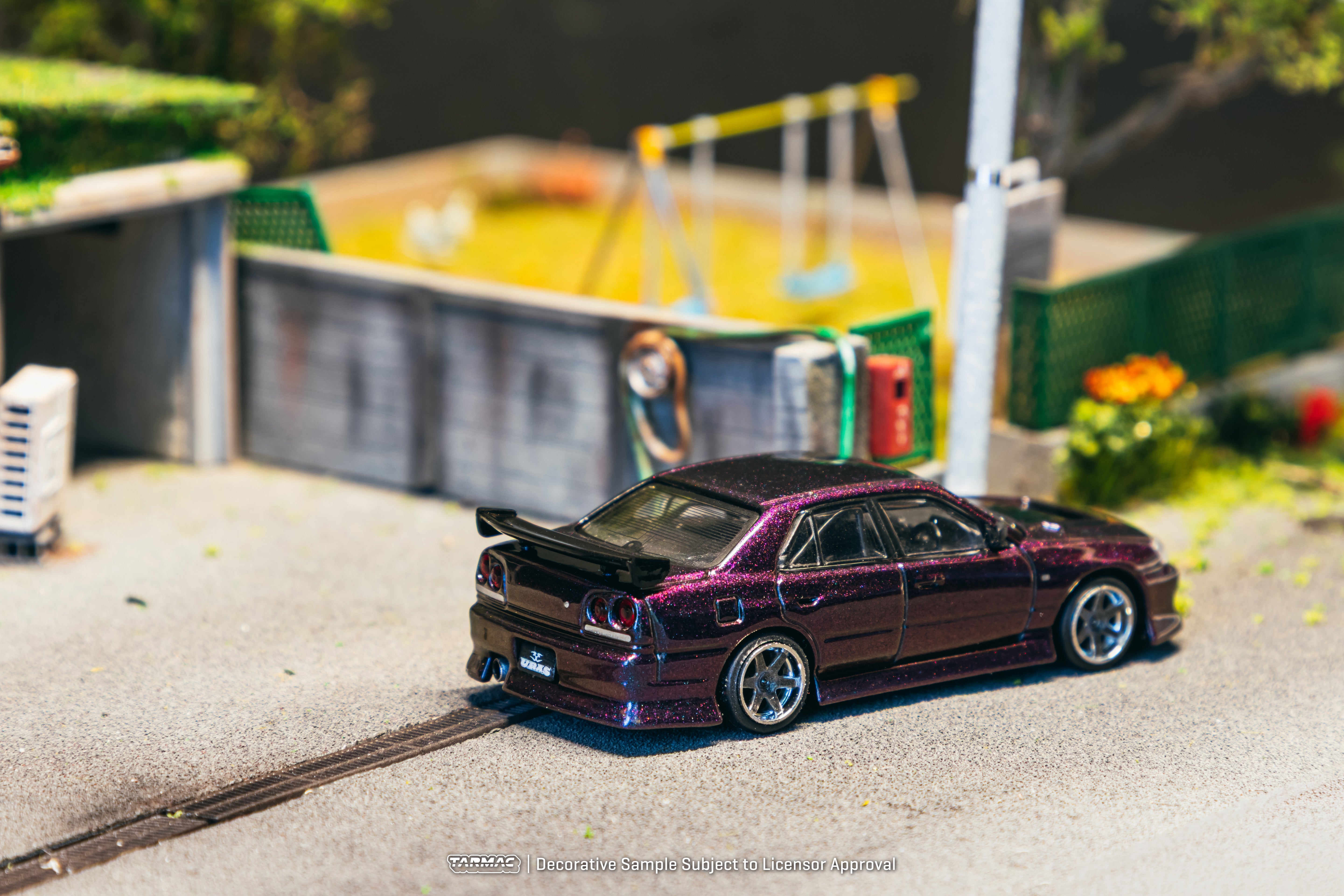 Tarmac Works Global64 — URAS Nissan Skyline ER34 (Midnight Purple)