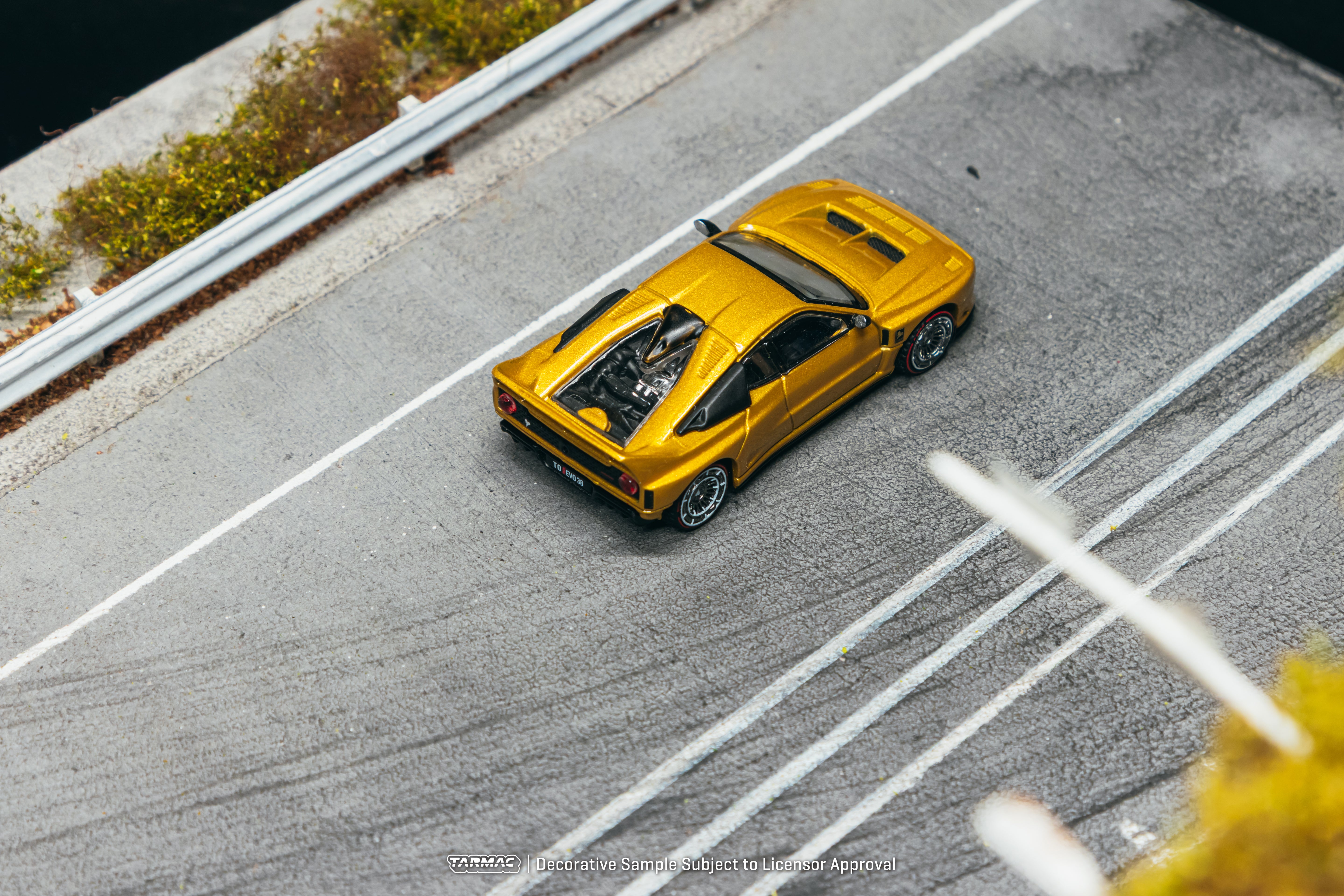 Tarmac Works Global64 — Kimera EVO38 (Gold)