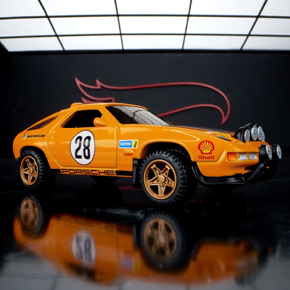 Hot Wheels Elite 64 Porsche 928 Safari Orange HNJ58